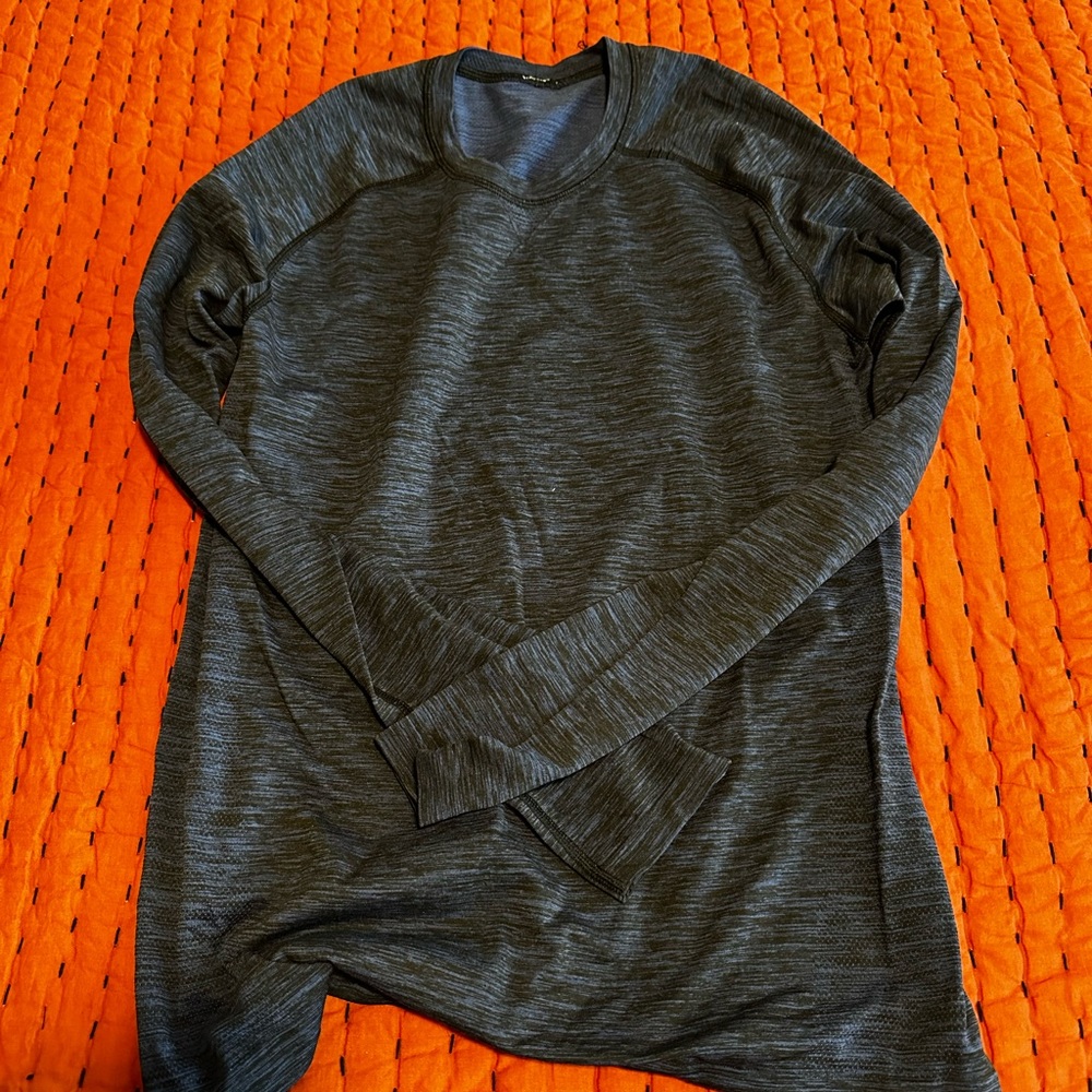 Lululemon long sleeve size small